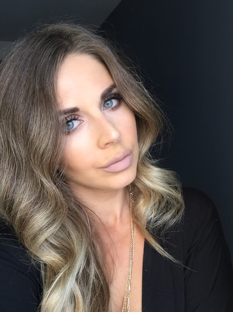 Shayna Wiwierski - A Pop of Colour Shayna Wiwierski - A Pop of Colour